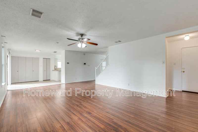 10520 Lost Blf - Photo 3 of 13