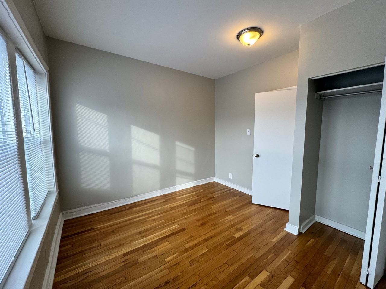 4906 N Saint Louis Ave #2W - Photo 5 of 10