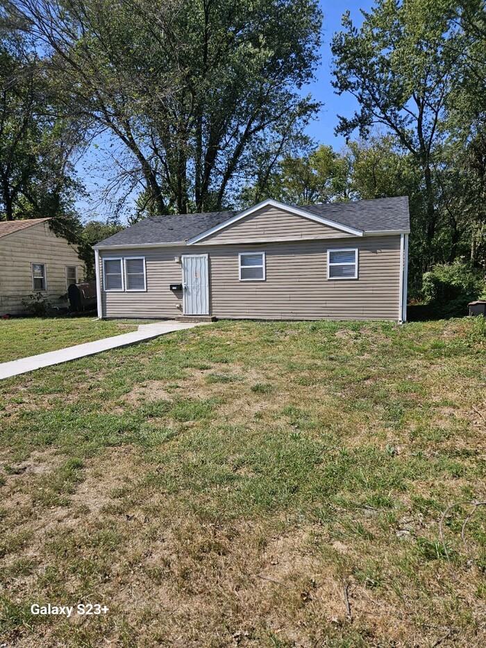 1118 Benton St - Photo 2 of 15