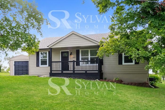 300 3rd St - Photo 2 of 15