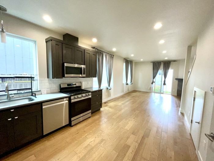 8015 Se Lamphier St #1 - Photo 3 of 31