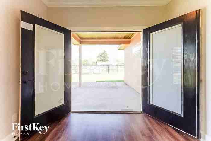 3801 Jackson St - Photo 2 of 15