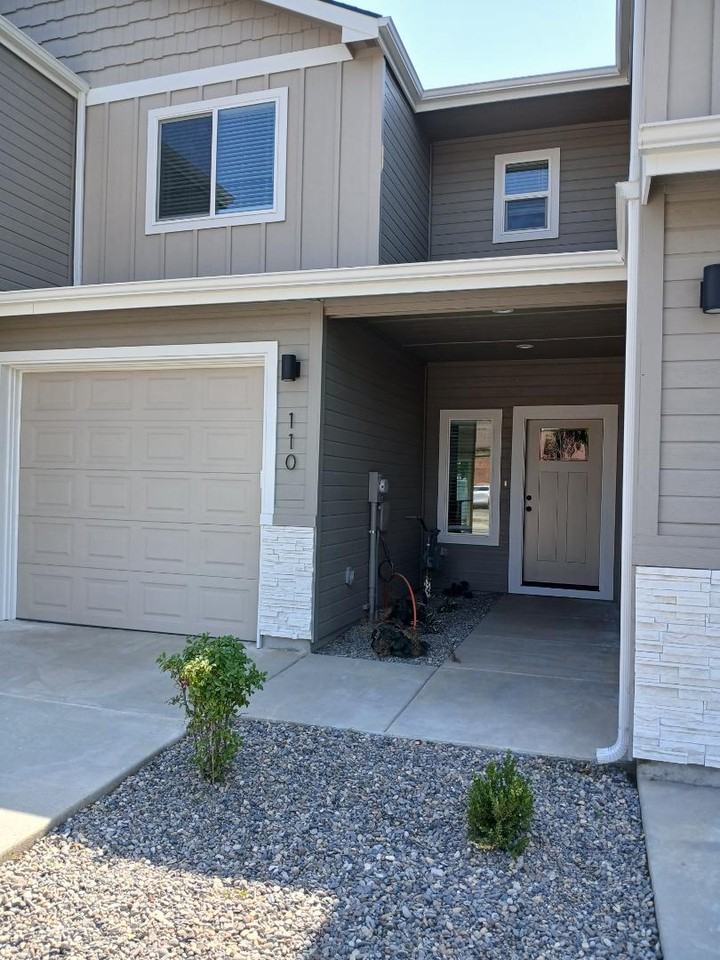 110 NE 3rd St - Photo 2 of 5