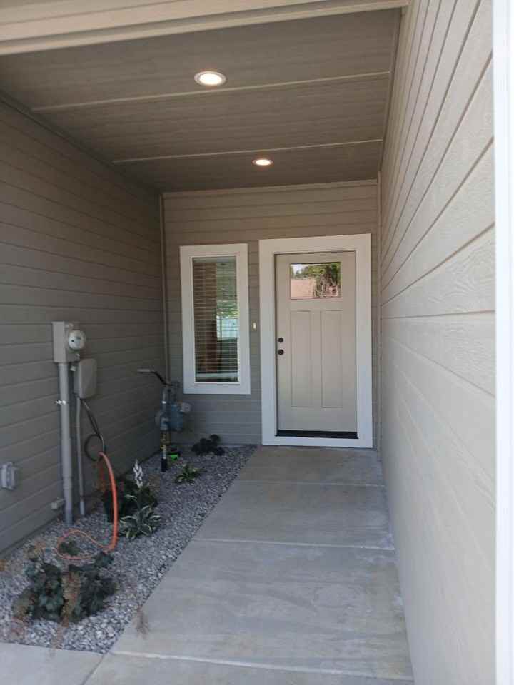 110 NE 3rd St - Photo 3 of 5