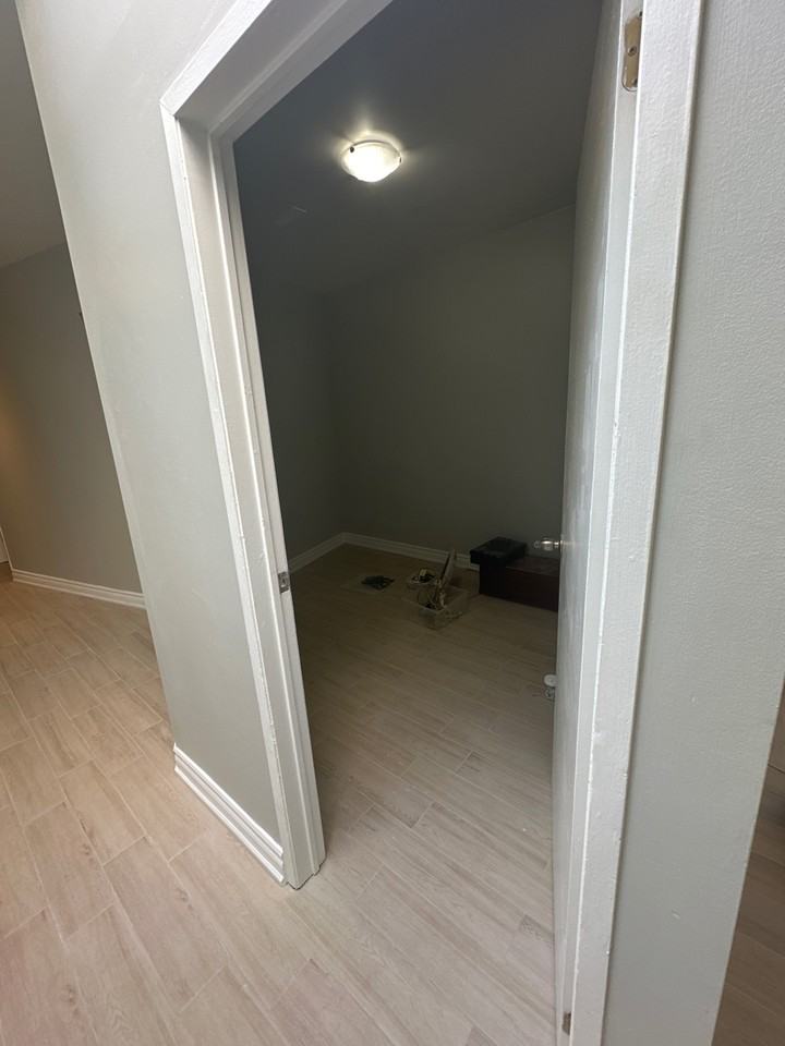 856A Millwood Rd - Photo 2 of 7