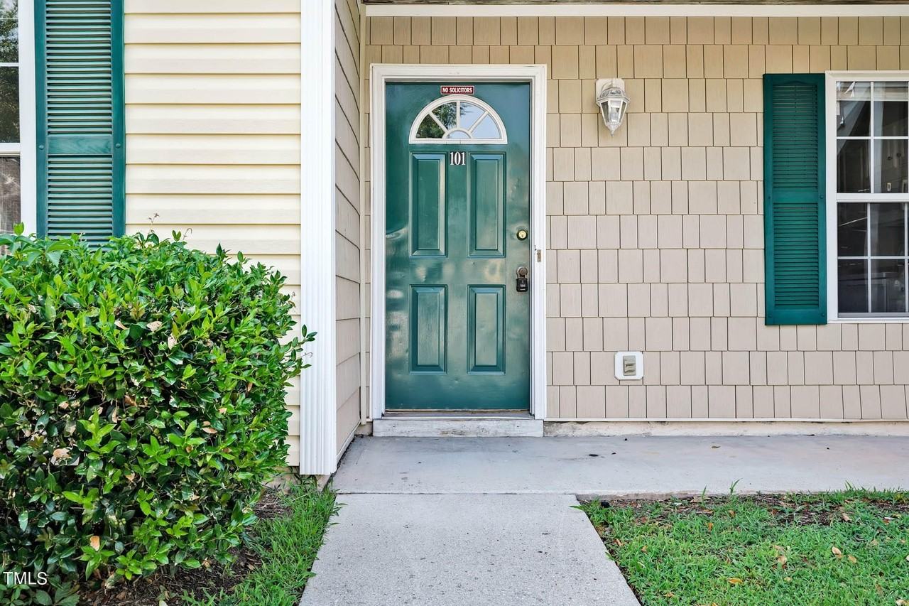 4637 Mcclelland Dr Unit 101 #R101 - Photo 2 of 12