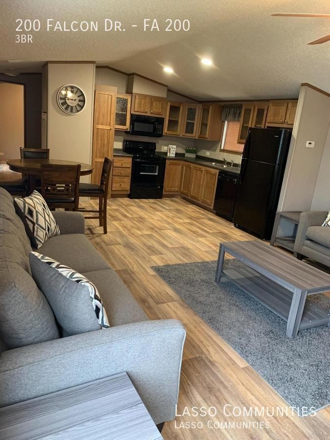 200 Falcon Dr - Photo 2 of 5