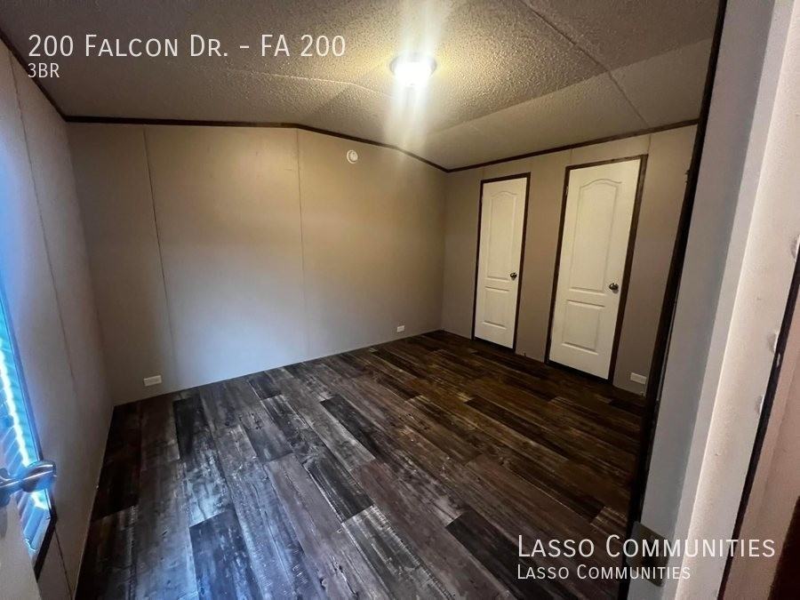 200 Falcon Dr - Photo 3 of 5