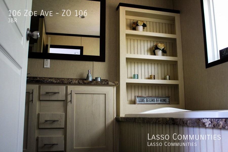 106 Zoe Ave - Photo 3 of 5