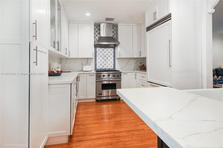 833 Alberca St - Photo 3 of 9