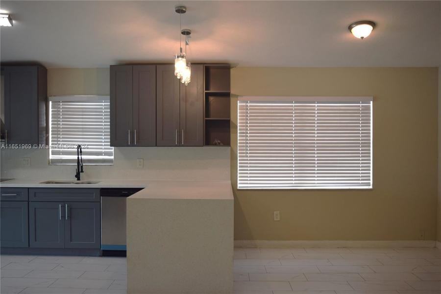 1020 Sw 99th Ave - Photo 3 of 15