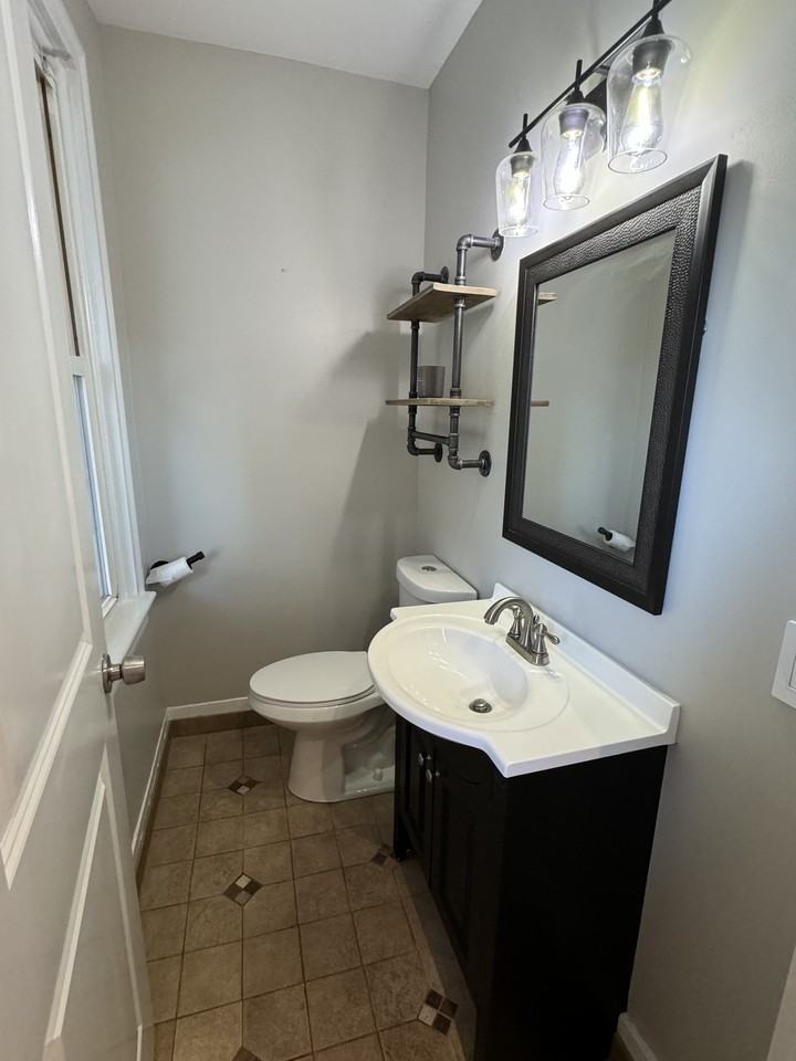 206 E 7th St #206 - Photo 2 of 23
