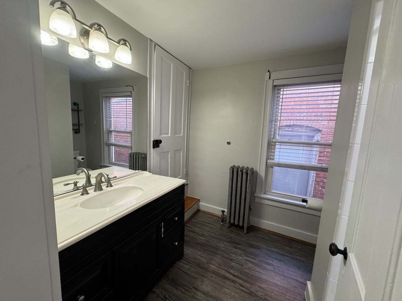 206 E 7th St #206 - Photo 4 of 23