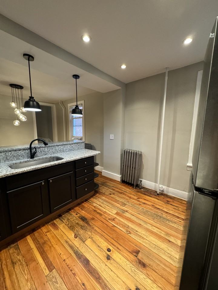 206 E 7th St #206 - Photo 5 of 23