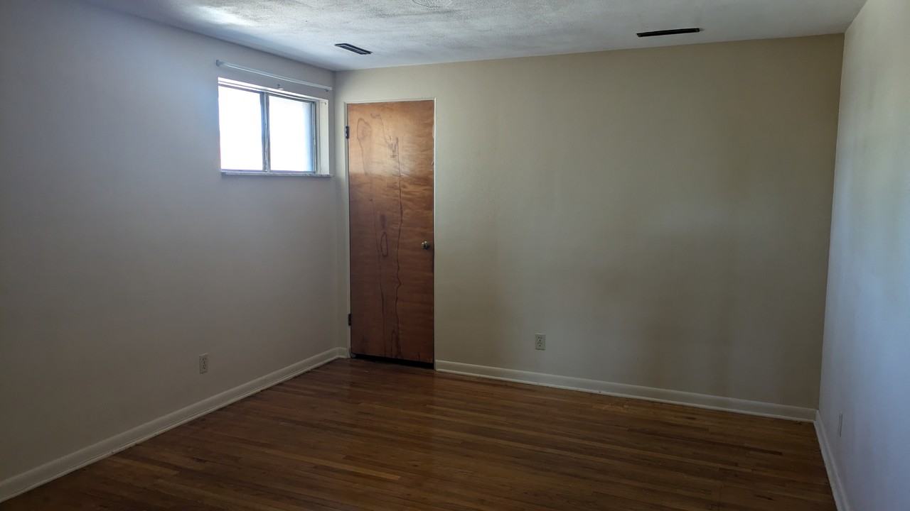 2511 W Wardcliffe Dr #H - Photo 2 of 7