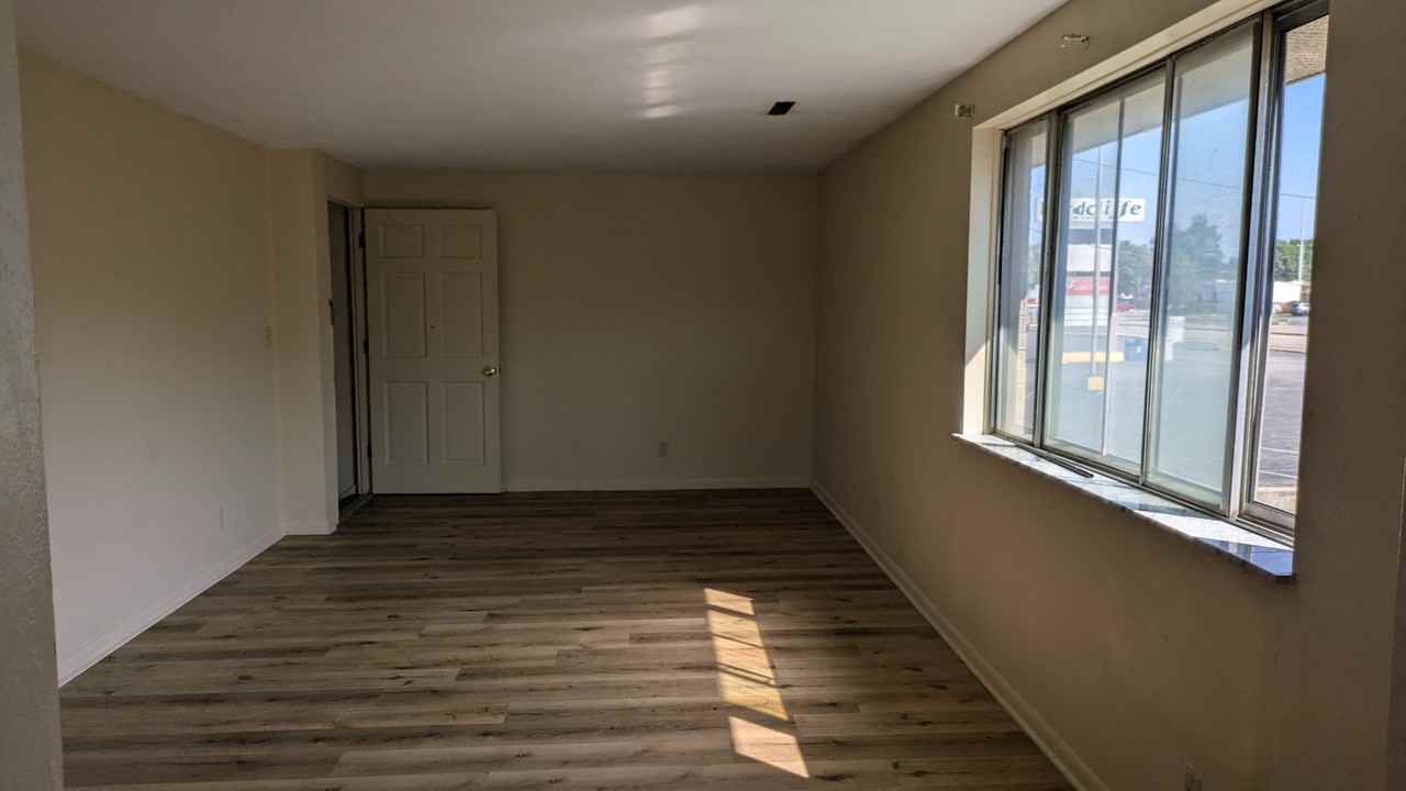 2511 W Wardcliffe Dr #H - Photo 3 of 7