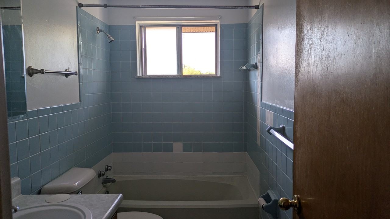 2511 W Wardcliffe Dr #H - Photo 4 of 7