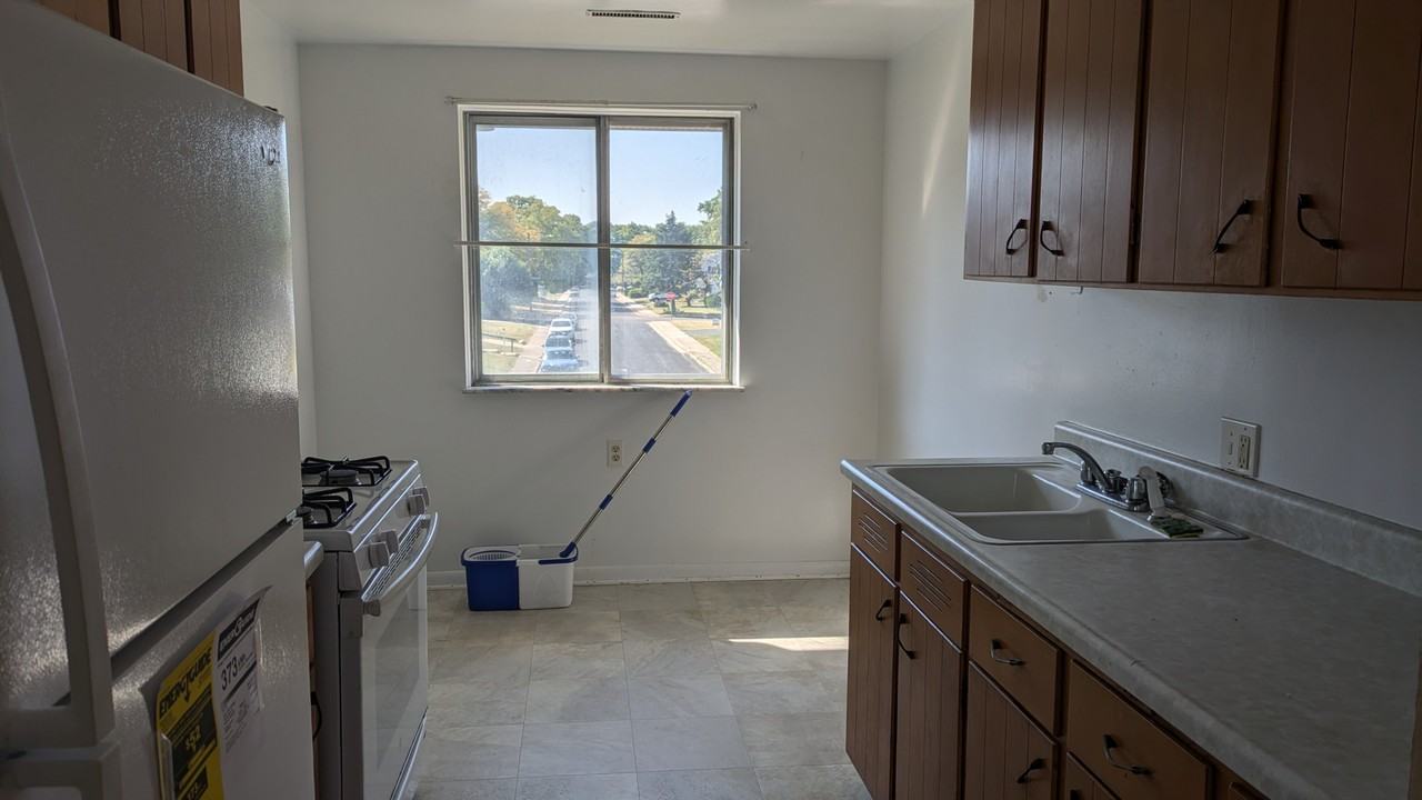 2511 W Wardcliffe Dr #H - Photo 5 of 7