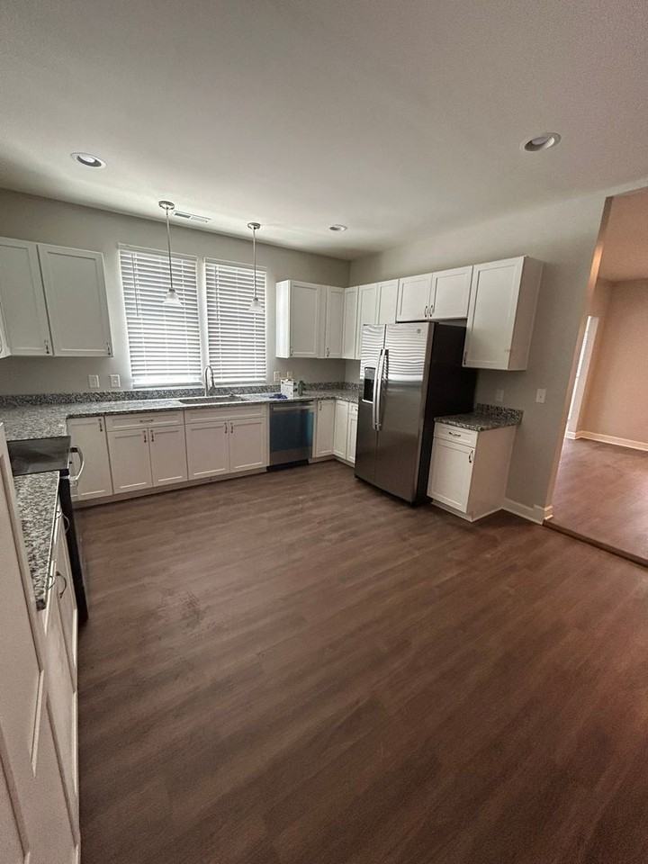 327 N Dean St - Photo 7 of 9