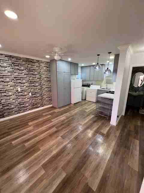 Back House - Photo 2 of 11