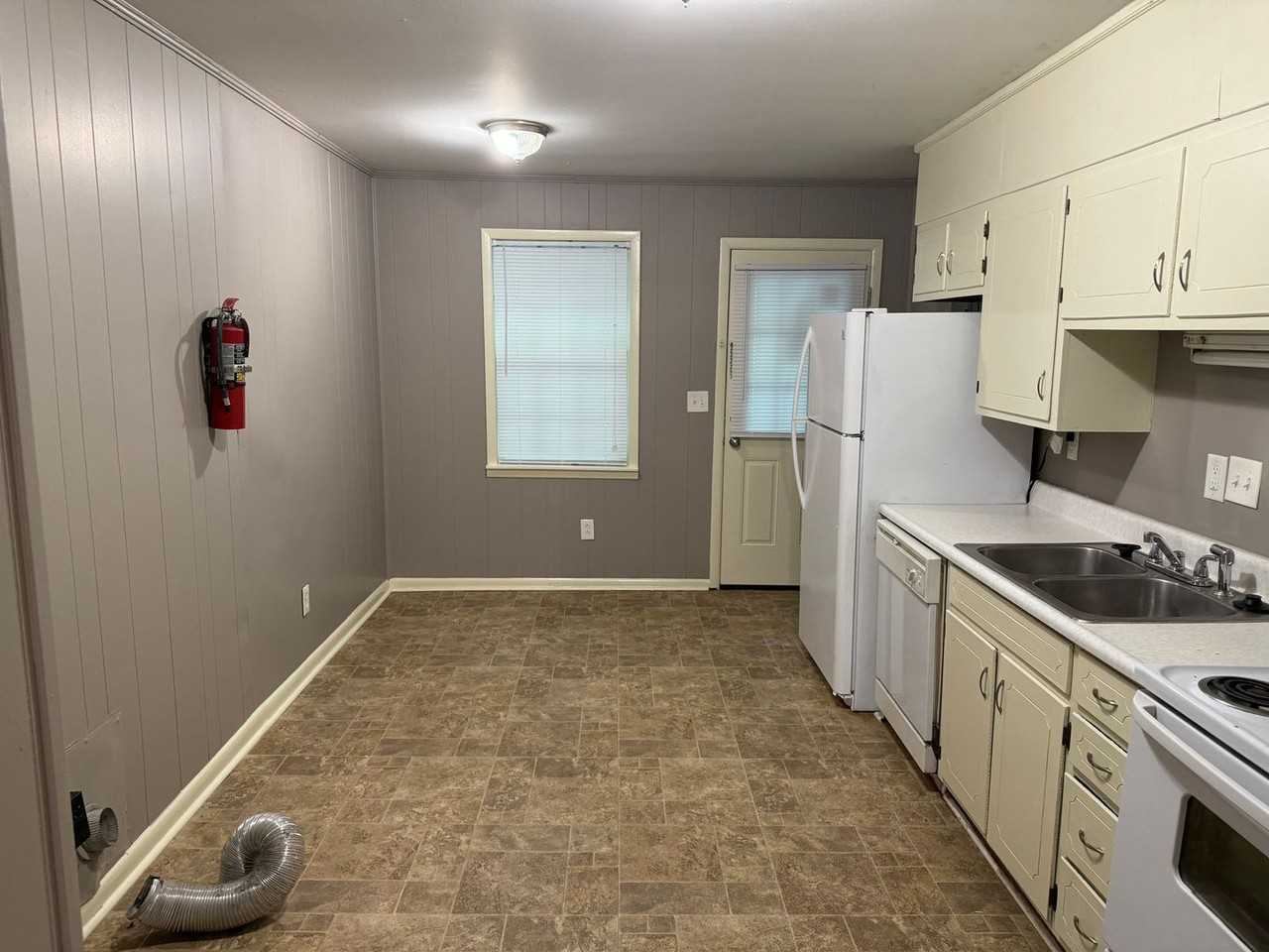 832 Old Trail Rd - Photo 3 of 10