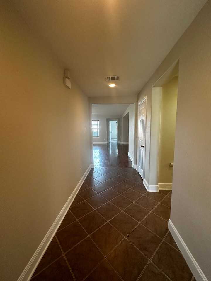 1137 Renaissance Trl - Photo 2 of 32