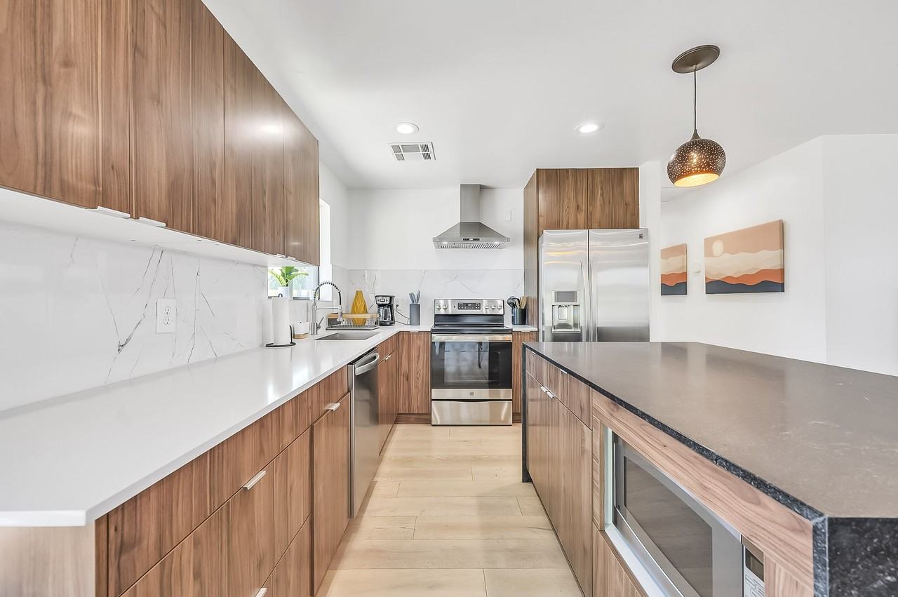 E Linda Ln - Photo 2 of 8