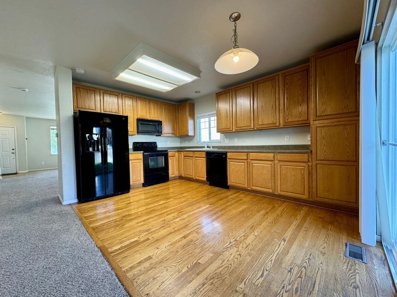 11480 Jamaica St - Photo 2 of 34
