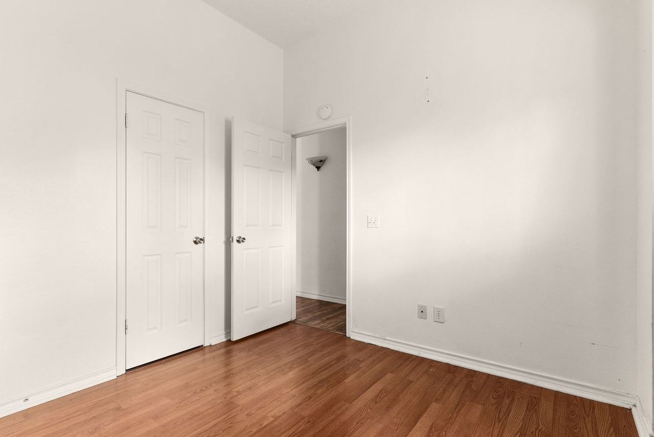 2702 Hemlock Dr - Photo 2 of 19