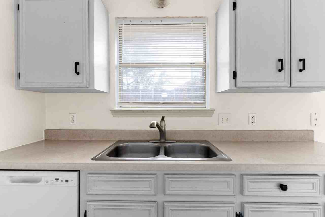 2702 Hemlock Dr - Photo 3 of 19