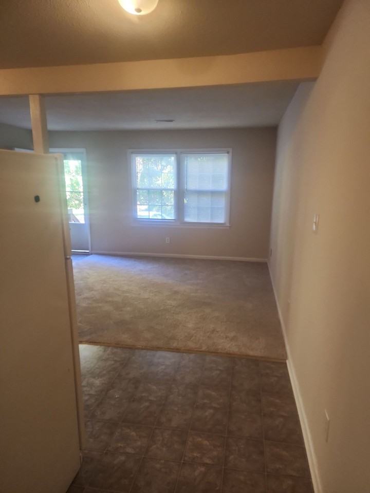 1 Bedroom apartment in Great Location w/ 1/2 OFF FIRST FULL MONTHS RENT!!! - Photo 2 of 7