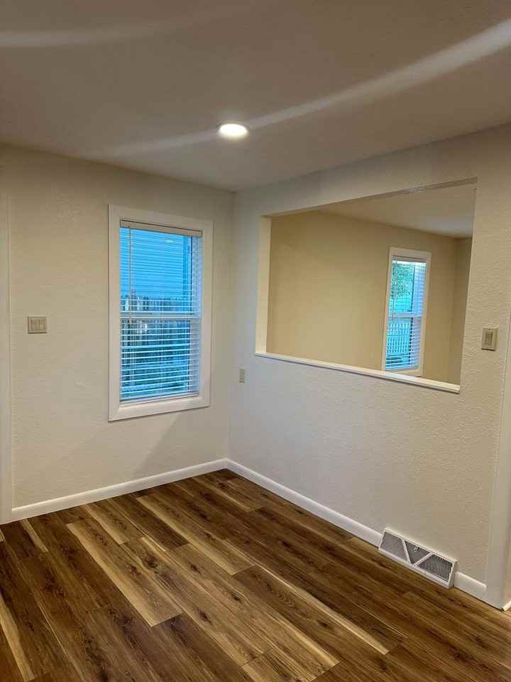 316 W Bridge Ave - Photo 3 of 12