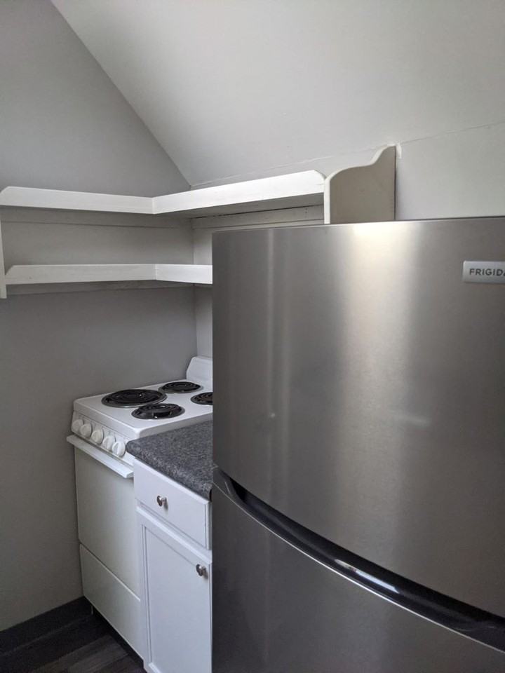 1319 W 111th St - Photo 2 of 8