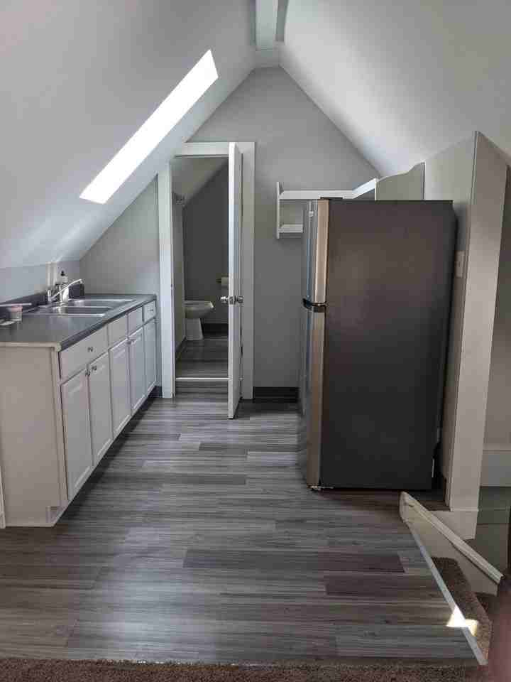 1319 W 111th St - Photo 3 of 8