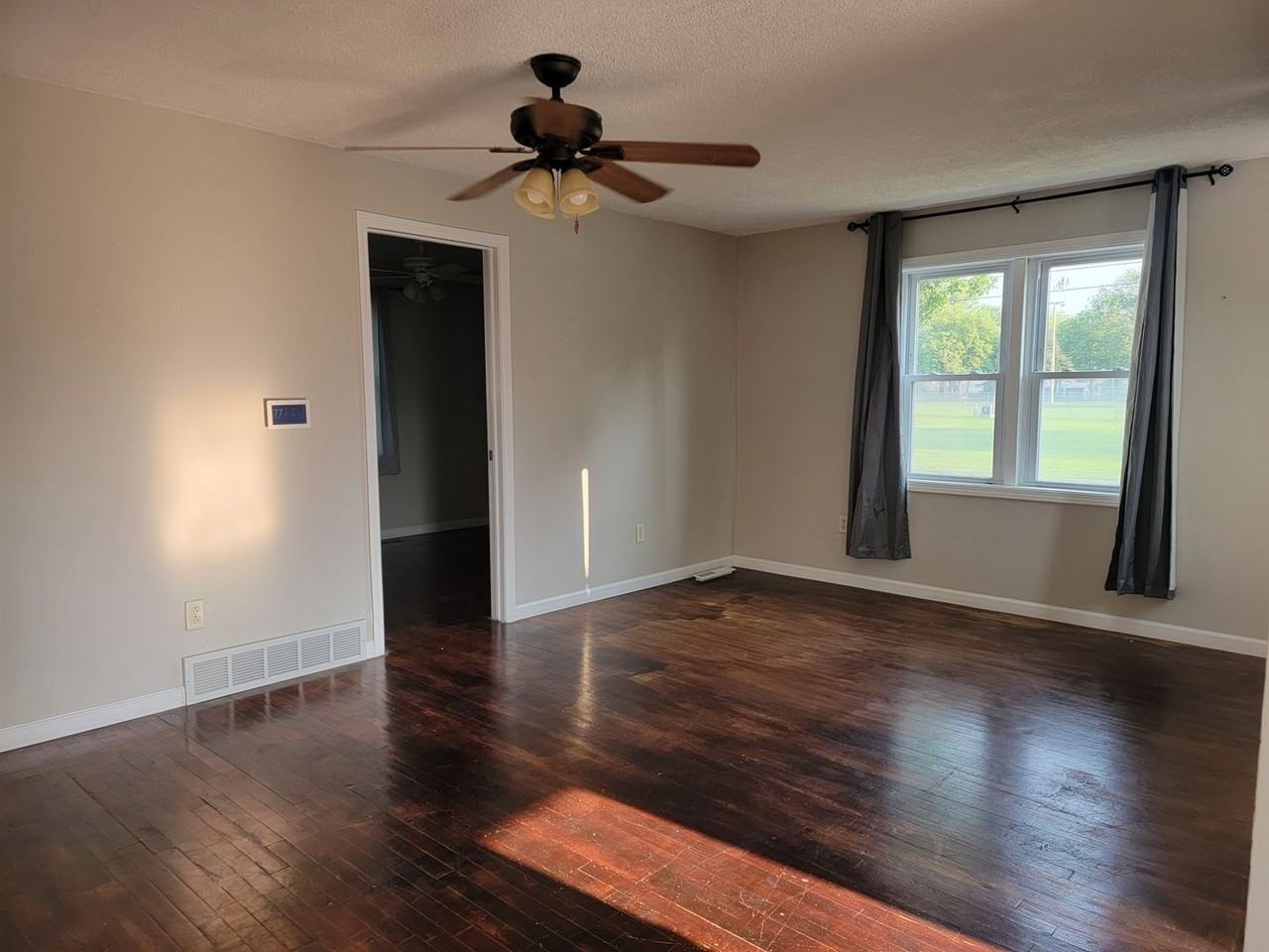 704 S Kimball St - Photo 5 of 14