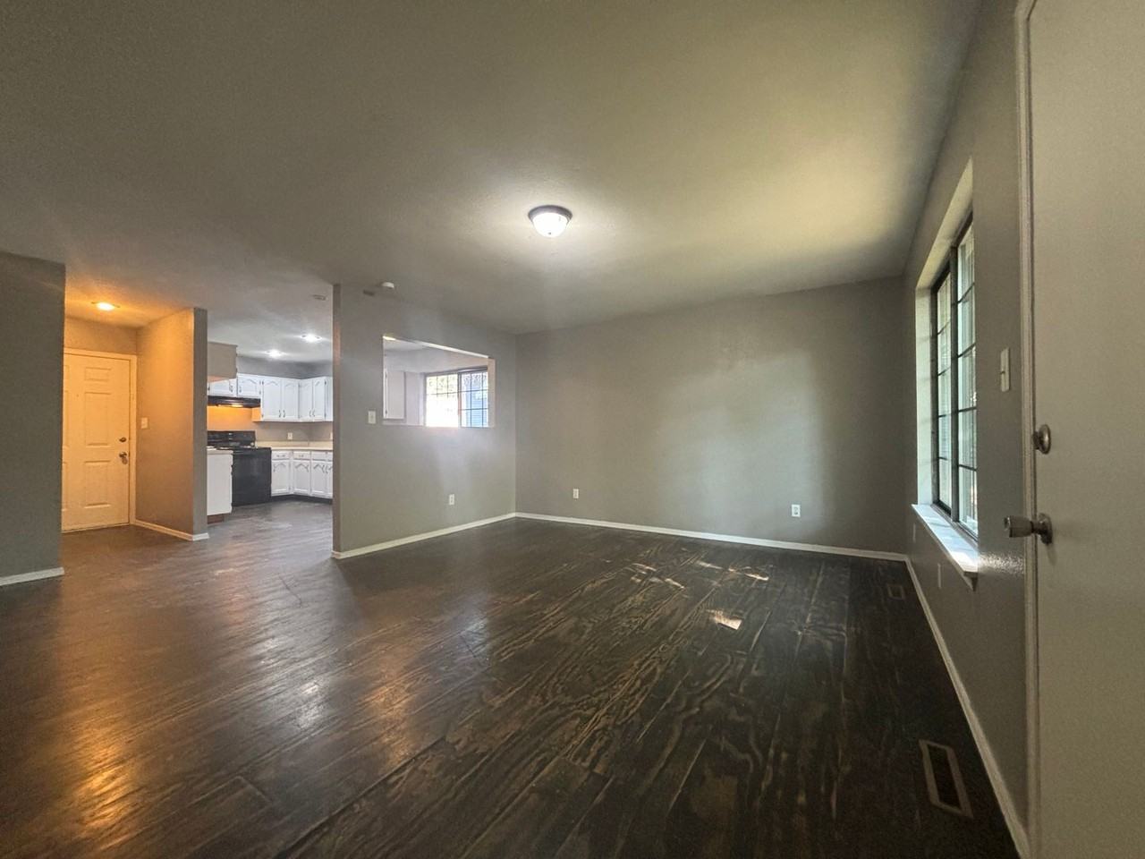 1100 S Weaver Ave - Photo 2 of 12
