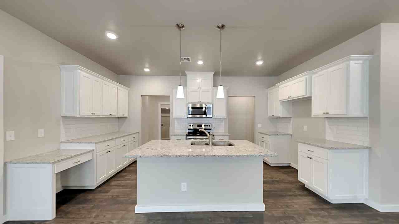 204 E 6th St - Photo 5 of 17