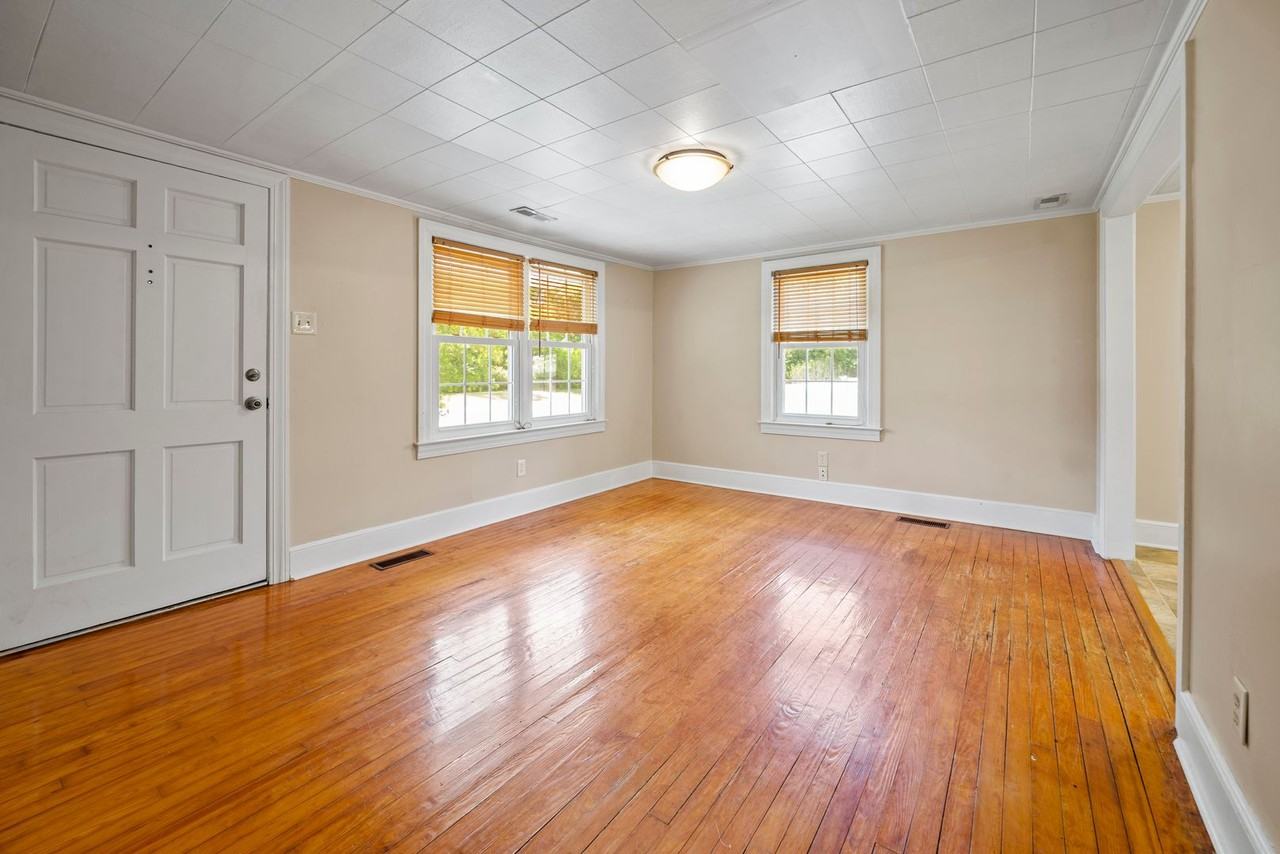 122 Bernhurst Rd - Photo 3 of 20