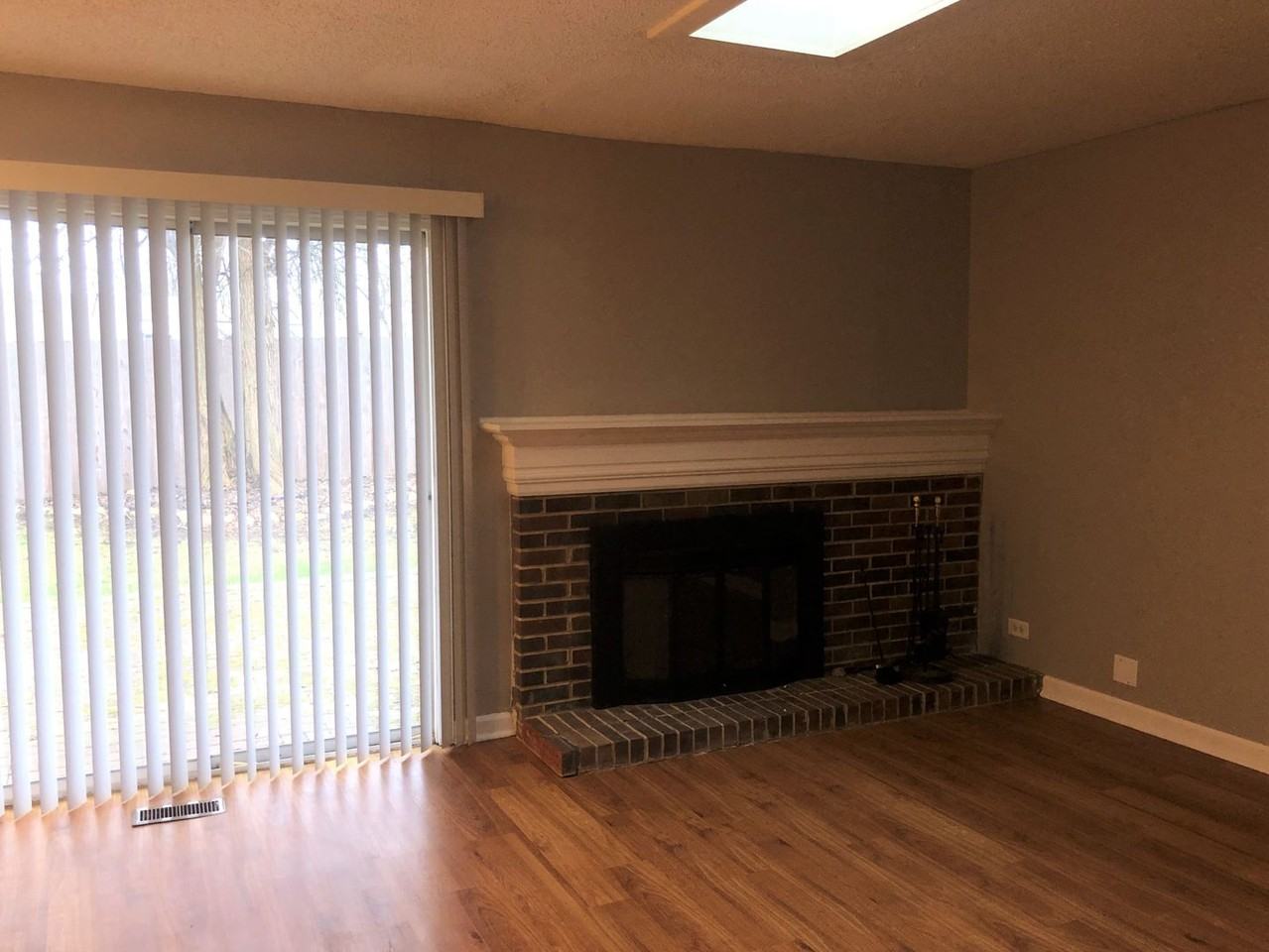 448 Independence Ln - Photo 5 of 21