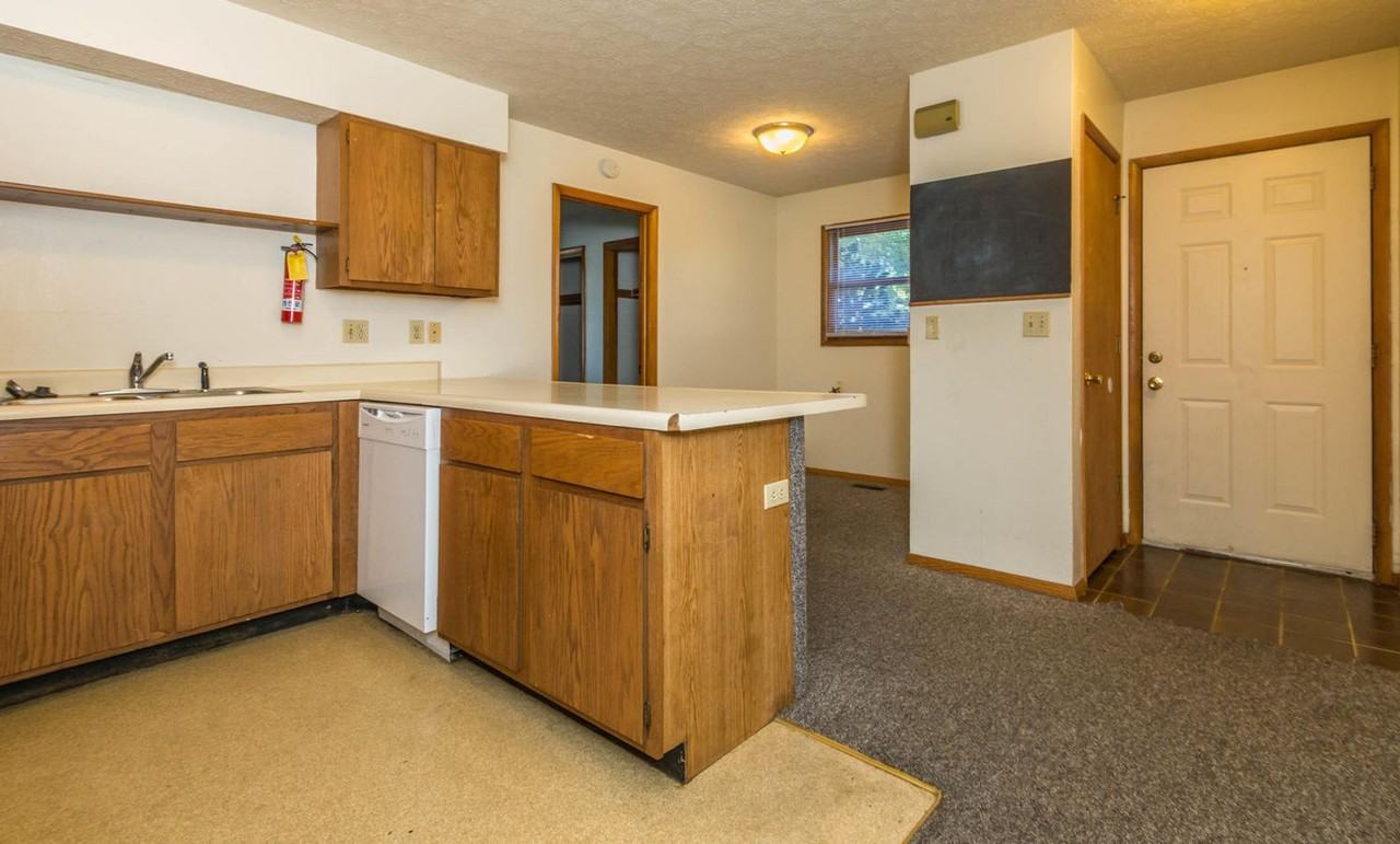 519 E Smith Ave - Photo 2 of 12