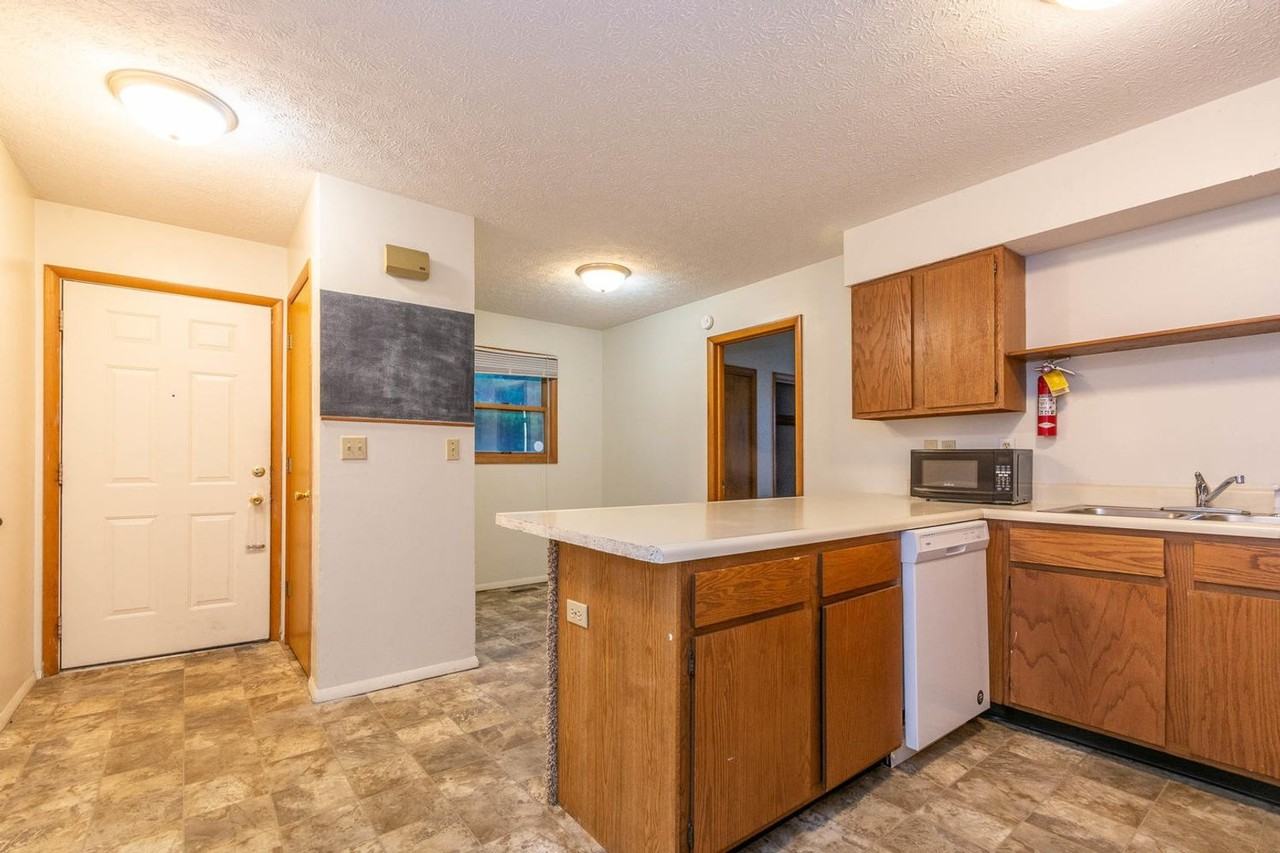 539 E Smith Ave - Photo 2 of 9