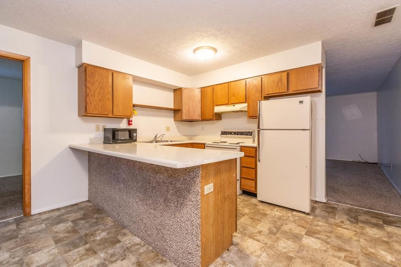 539 E Smith Ave - Photo 3 of 9