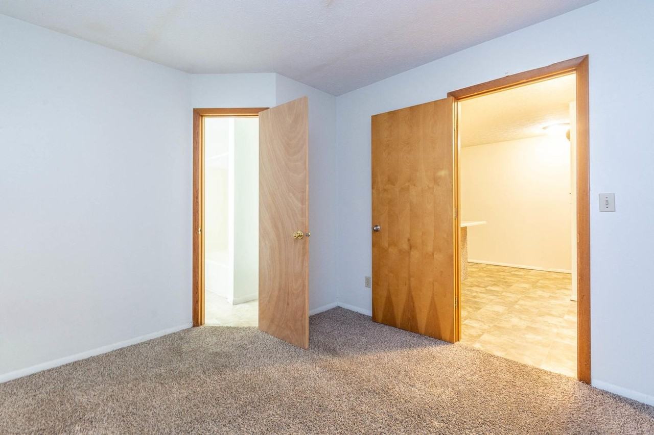 539 E Smith Ave - Photo 6 of 9