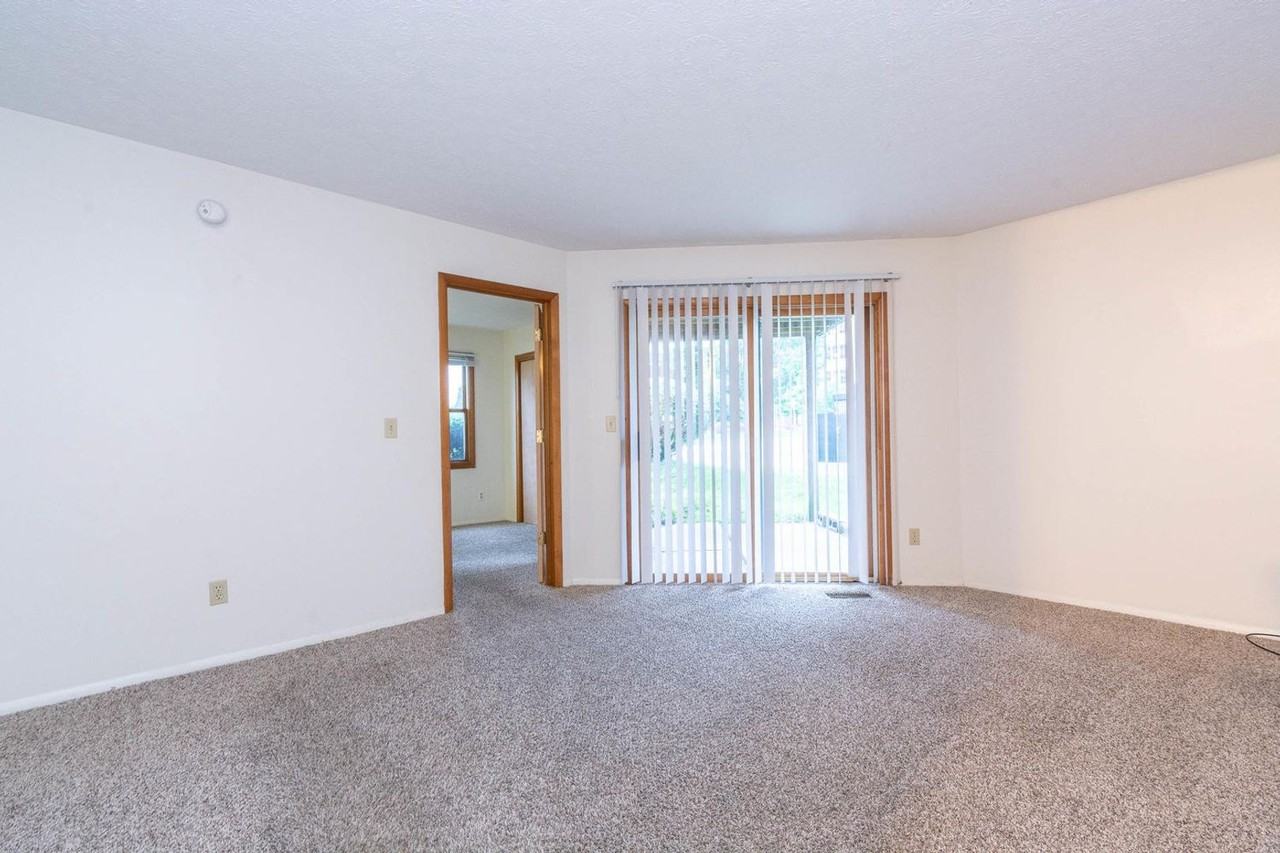 539 E Smith Ave - Photo 7 of 9