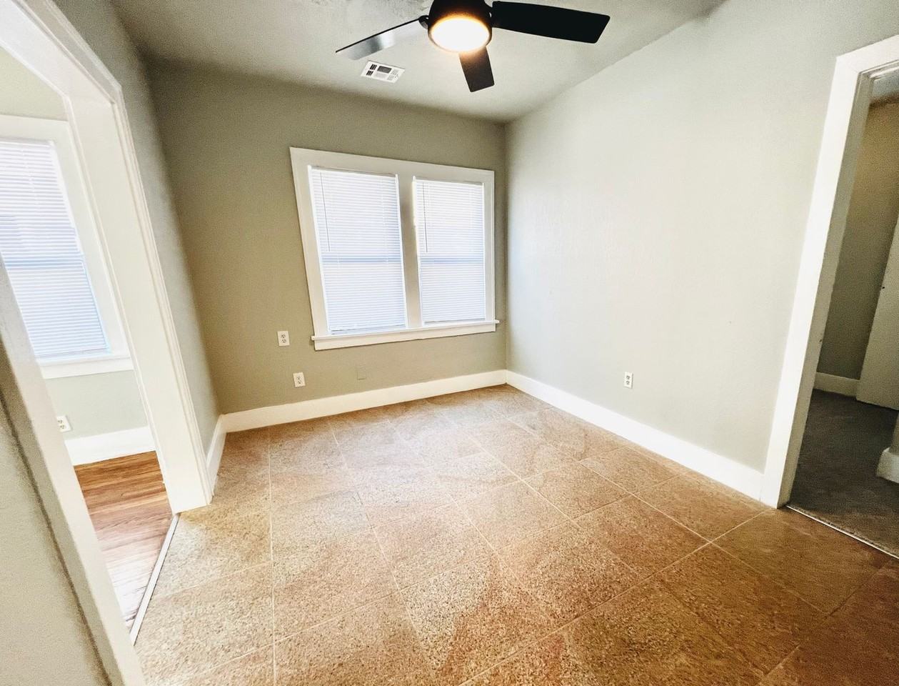 2703 Nw 16th St - Photo 3 of 9