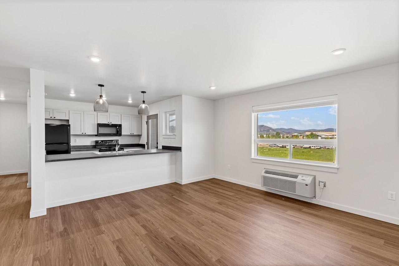 5173 West Side Flats - Photo 6 of 17