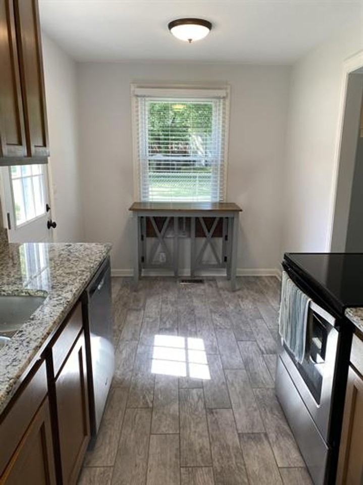 373 Margo Ln - Photo 5 of 19