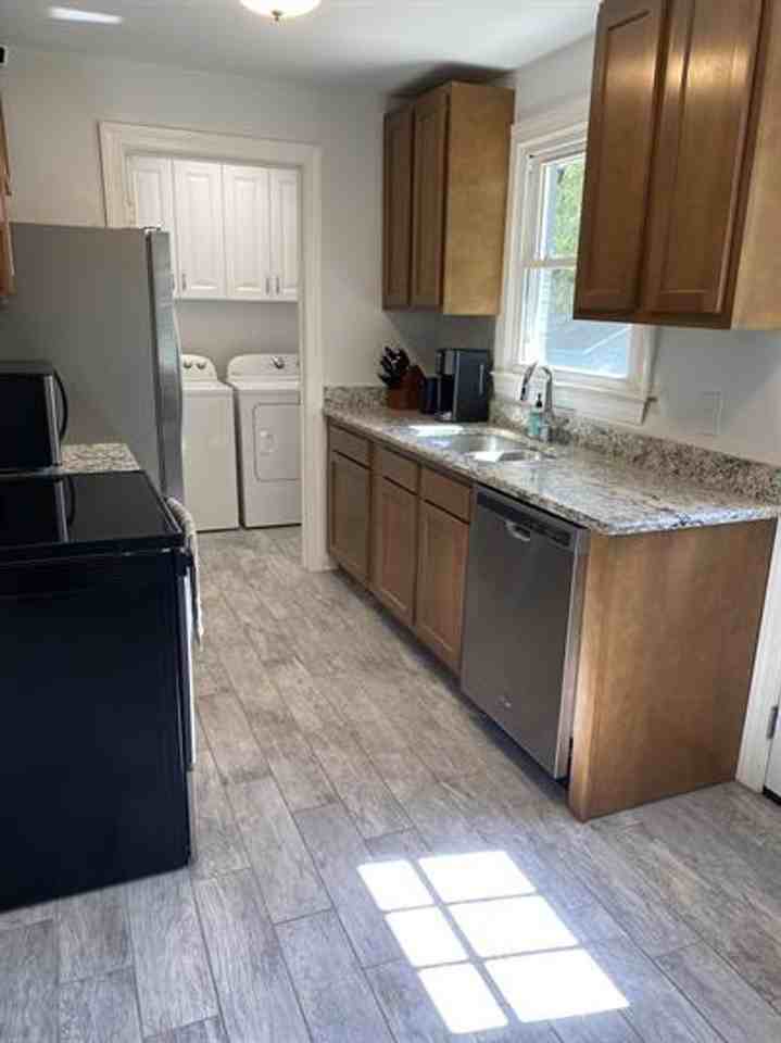 373 Margo Ln - Photo 6 of 19