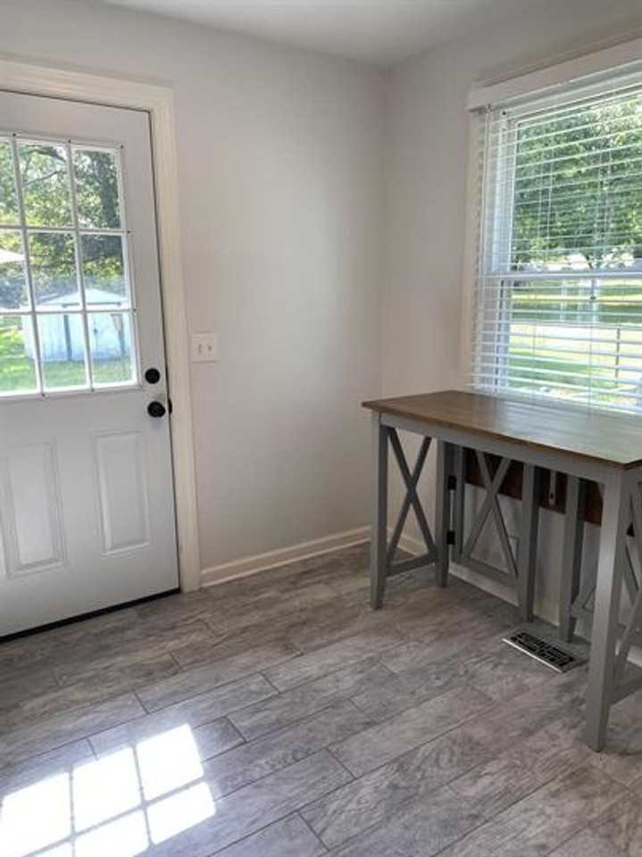 373 Margo Ln - Photo 7 of 19