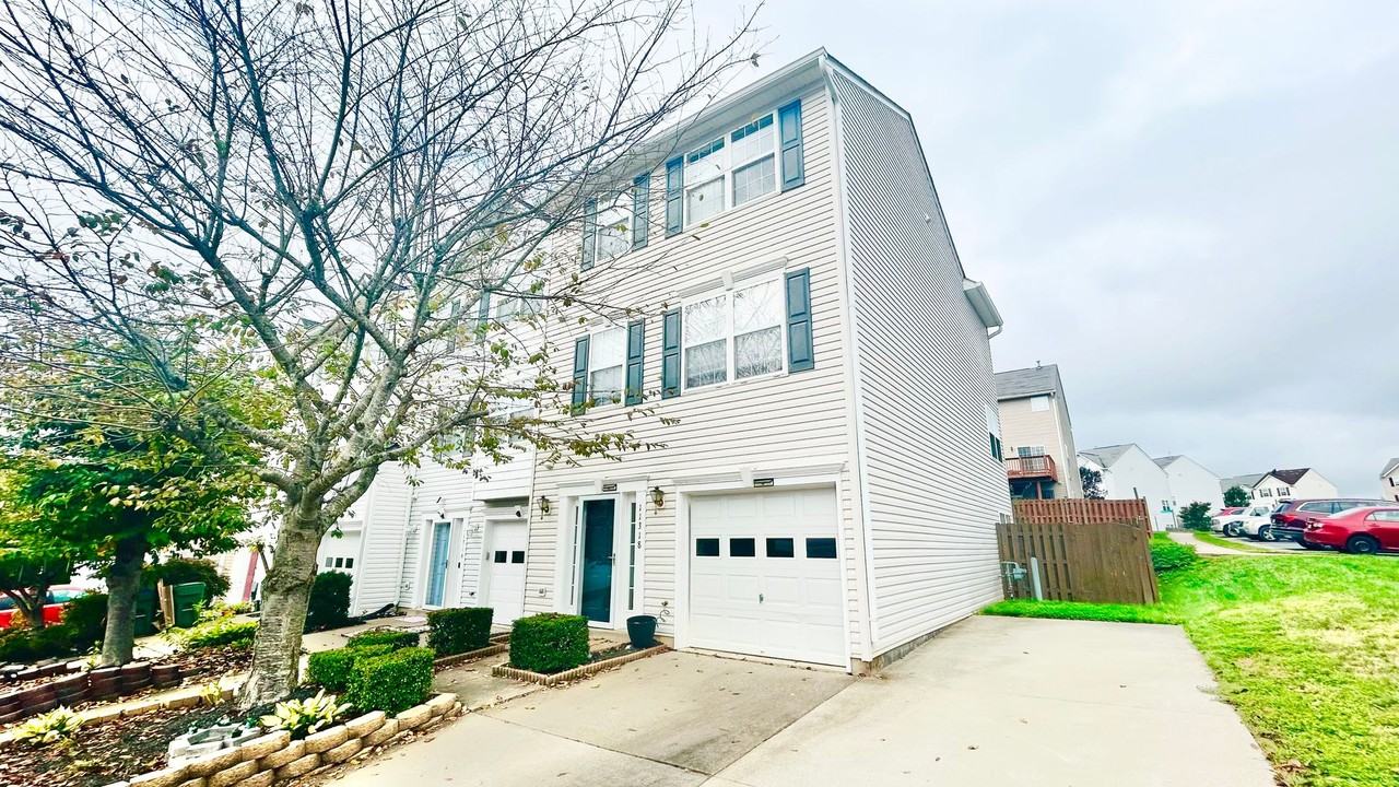 11318 Wytheville Ln - Photo 2 of 32